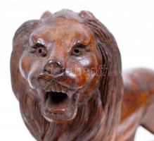 Nemes fából faragott oroszlán, jó állapotban, m:19 cm, h:29 cm