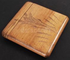 1945-1947 Gravírozott, díszített hadifogoly emléktárgyak, 3 db (vonalzó, cigarettatárca, fa tok)