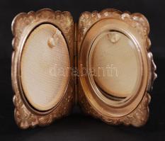 Ezüst pudrié, jelzett (900-as), eredeti tükörrel, gazdagon díszített, bruttó:92 g, 7,5×7,5 cm