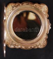 Ezüst pudrié, jelzett (900-as), eredeti tükörrel, gazdagon díszített, bruttó:92 g, 7,5×7,5 cm