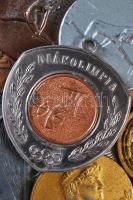 10db vegyes sportérem főleg a szocialista korszakból jobb darabokkal! T:vegyes