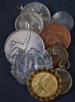 10db vegyes sportérem főleg a szocialista korszakból jobb darabokkal! T:vegyes