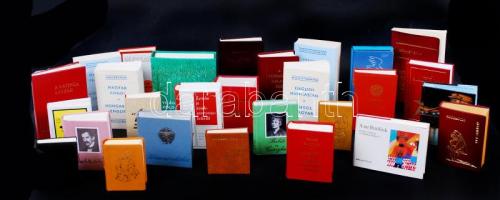 28 db számozatlan minikönyv, újszerű állapotban