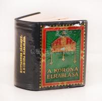 Mollay Károly: A korona elrablása, Egy magyarországi nő, Kottanner Jánosné emlékirata 1439-1440-ből. Bp., 1975, Pátria. Minikönyv, számozott példány, illusztrált, melléklettel,  kiadói műbőr kötésben zománcozott rátéttel, újszerű állapotban.
