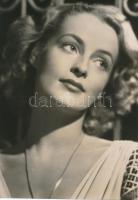 Irene von Meyendorff (1916-2001) német színésznő, pecséttel jelzett, 15x22 cm / Irene von Meyendorff German actress