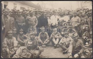 1918 2 db katonai fotó: Udine, Repülősök; ebéd utáni katonai csoportkép, 8x13 és 9x14 cm /
world war...