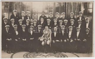1927. január 19.  Macsi András fotóriporter: A Szent Gellért Egyesület tagjainak csoportképe, feliratozva, pecséttel jelzett, 13x8 cm