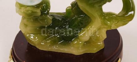 Ágaskodó ló figura (műgyanta és ónix őrlemény), m: 16 cm