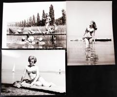 1969-1970 A sajtónak szánt fényképek a nyári, balatoni szezon kezdetéről, fürdőruha, gumimatrac, gumifotel divatról, 3 db fotó, 13x18 cm