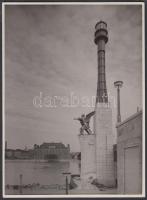 1938-1939 Budapest, a Horthy Miklós híd budai hídfőjénél felépített cs. és kir. haditegerészet és magyar hősi halottainak emlékműve, 23x17 cm