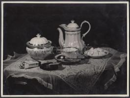 1950-1960 Szabó Gyula: Csendélet, feliratozott vintage fotóművészeti alkotás, 18x24 cm