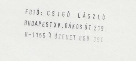 cca 1990 Csigó László: Hajlott hátú néni, pecséttel jelzett vintage fotóművészeti alkotás, 16x16 cm