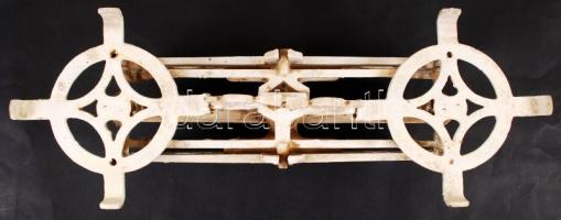 Háború előtti karos konyhamérleg, jelzett, réz tálak nélkül, festett fém, 16×44 cm