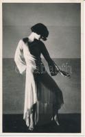 1932 Szentpál Olga mozgásművészeti tánccsoportjának archívumából egy fénykép, felületén kisebb hibák, 9x14 cm