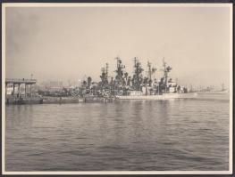 cca 1960 Amerikai hadihajók a nápolyi kikötőben, 18x24 cm / cca 1960 U.S. warships