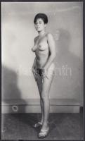 cca 1960-1970 A csábító Nő és a benne lakozó démon, a tréfás kedvű fényképész a modell falra vetett árnyékára démoni arcot retusált, 18x11 cm / erotic photo
