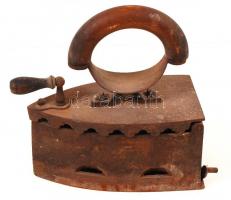 Régi öntöttvas szenes vasaló/ Vintage coal iron, 22x20x10cm