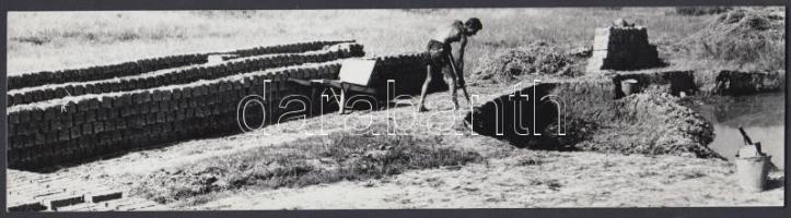 cca 1970-1975 Kurucz János: Alföldi házgyár, vintage fotóművészeti alkotás, pecséttel jelzett, 6x24 cm