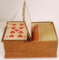 2 pakli francia kártya felhajtható tetejű papírdobozos csomagolásban /
French card