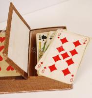 2 pakli francia kártya felhajtható tetejű papírdobozos csomagolásban /
French card