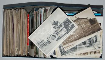 400-500 db képeslap hagyatékból cipősdobozban benne 100-150 db háború előtti, ezek főleg magyar, kevés német és egyéb városkép