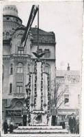 1941 Nagyvárad, Országzászló, Fekete Sas szálloda, Újvárosi és Hajnal Dezső kereskedései / national flag, hotel, shops, photo