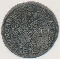 1697CH. 3Kr Ag "I. Lipót" (1.57g) T:2-,3
Huszár 1478., Unger II 1086.b