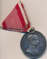 1914-. "I. osztályú Ezüst Vitézségi Érem" Ag kitüntetés, "A" fémjellel a peremen, mellszalagon szign.: LEISEK T:2- Hungary 1914-. "Medal for Bravery I class - Der Tapferkeit" silver decoration with with "A" hallmark on the edge, on ribbon sign: LEISEK C:VF