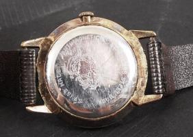 Cornavin másodperc mutatós karóra, üvegén apró karcolások, működik, bőr szíjjal