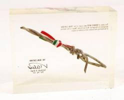 1989 A Magyar-Osztrák határon húzódó vasfüggöny egy darabja, magyar szalaggal, aláírással, tanusítvá...