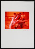 1980 Féner Tamás (1938-) Tükörrepülés című fotókiállításának prospektusa, belsejében fotóval, 15x10 ...