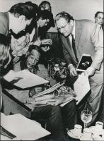 1971 Bp., Duke Ellington (1899-1974) dzsesszzenész látogatása Magyarországon, 17x24 cm