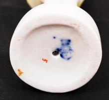 Zsolnay virágszedő lányka, hibátlan, m: 14 cm