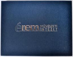 Az Éremművészeti Intézet éremtartó kazettája 1 kivehető tálcával, összesen 24 férőhellyel használt, ...