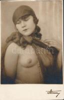cca 1920-1930 Tizian Fotó: Hölgy fátyollal, akt fotóképeslap, jelzett, 13x9 cm / cca 19250-1930 Tizian Photo: Lady with veil, nude photo, 13x9 cm
