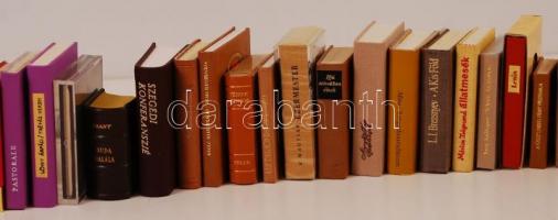 89 db számozatlan minikönyv, újszerű állapotban