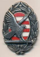 DN Zrínyi Miklós Katonai Akadémia jelvénye, ezüstözött jelvény tűzzománc piros-fehér sávos középrésszel, rajta kiterjesztett szárnyú sas karmai közt kard T:1-