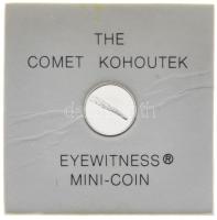 Amerikai Egyesült Államok 1974. "Comet Kohoutek" mini platina emlékérem eredeti piros Franklin Mint csomagolásban és 3460-as sorszámmal ellátott tanúsítvánnyal (1.38g/0.999) T:PP USA 1974. "Franklin Mint - Comet Kohoutek Eyewitness" mini platinum coin in original red case and with certificate number 3460. (1.38g/0.999) C:PP