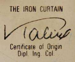 1989. Szögesdrót darab a Vasfüggönyből plasztiktömbbe öntve, tanúsítvánnyal