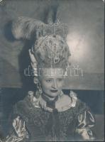 cca 1930-1940 Kredatus Károly: Jelmezben, pecséttel jelzett fotó, 17x23 cm