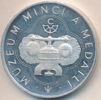 Csehszlovákia 1982. "Érmek és Emlékérmek Múzeuma / 90 éves a korona" ezüstözött fém emléké...