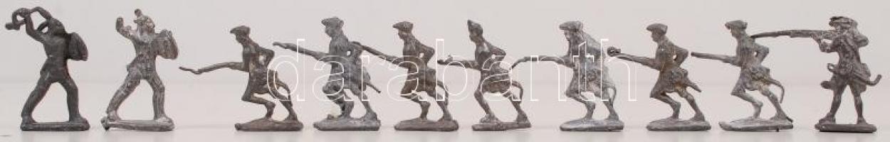 11 db ólomkatona, m: 4,5 cm