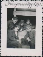 1941 Sakkozó katonák, feliratozva, 5x7 cm / 1941 Soldiers playing chess