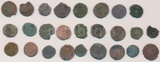 Római Birodalom / 26db-ból álló bronzpénz tétel T:vegyes
Roman Empire / 26pcs of bronze coins C:mixe...