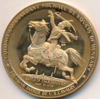 Bodó Sándor (1920-) 1986. "Az Amerikai Függetlenségi Háború 200. évfordulójára / Kováts Mihály" az Amerikai Egyesült Államokban kiadott aranyozott Br emlékérem sorozat darabja tokban (51mm) T:PP