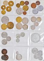 Vegyes külföldi fémpénzgyűjtemény 5 műbőr gyűrűs albumba rendezve, sokféle ország, ezüstpénzekkel és...