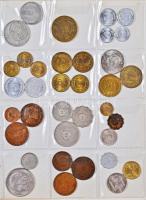 Vegyes külföldi fémpénzgyűjtemény 5 műbőr gyűrűs albumba rendezve, sokféle ország, ezüstpénzekkel és...