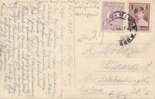 A Vaskapu nevű hajó vontatja a Titán nevű gőzöst a Vaskapunál / Hungarian tugboat, photo