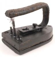 Régi elektromos vasaló, h: 15 cm