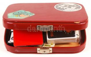 10 db különböző kártyapakli műbőr tokban